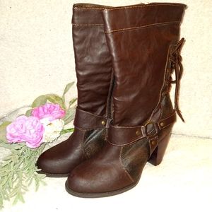 3/$20 Mudd brown ankle boots